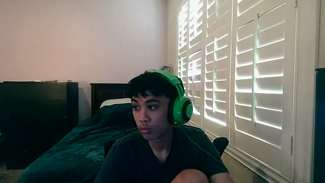 Snapshot of youngasianboy2007 chatting on February 3, 11:10 pm youngasianboy2007 online show from February 3, 11:10 pm