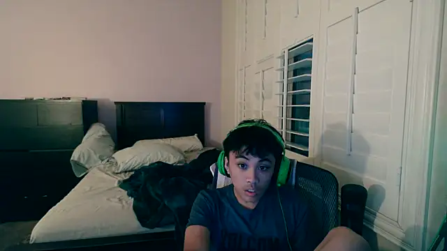 Snapshot of youngasianboy2007 chatting on February 6, 1:54 am youngasianboy2007 online show from February 6, 1:54 am