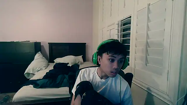 Snapshot of youngasianboy2007 chatting on February 7, 8:29 am youngasianboy2007 online show from February 7, 8:29 am