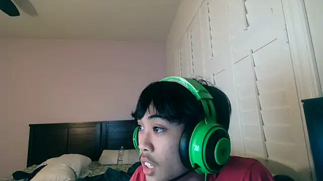 Snapshot of youngasianboy2007 chatting on April 5, 5:48 am youngasianboy2007 online show from April 5, 5:48 am