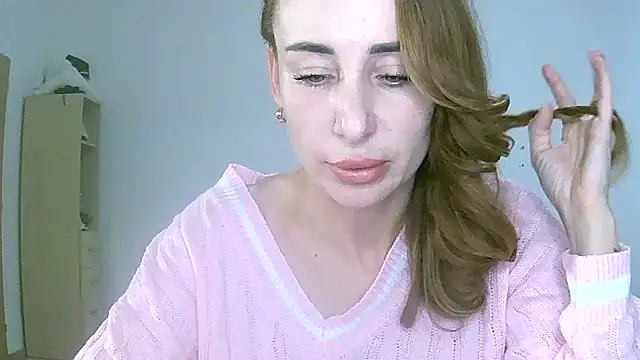 Snapshot of Eliza-Tastys-Q chatting on October 23, 1:32 pm Eliza-Tastys-Q online show from October 23, 1:32 pm