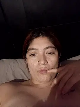 Snapshot of RoxxxMTZ chatting on December 22, 11:18 am RoxxxMTZ online show from December 22, 11:18 am