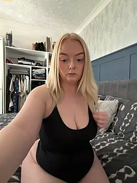 lusciouslylou online show from March 5, 10:00 am
