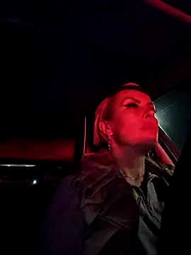 KirraWhite online show from November 3, 7:37 pm