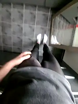 rezzzze online show from November 10, 8:35 am