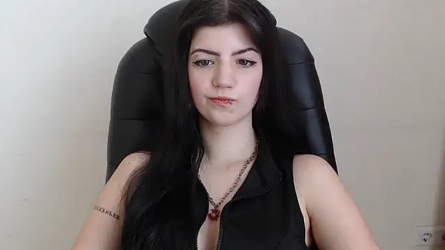 Snapshot of Miamoora chatting on October 3, 7:38 am Miamoora online show from October 3, 7:38 am