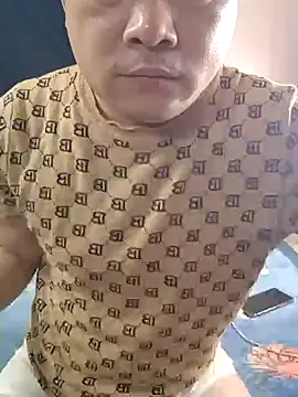 Snapshot of han515319 chatting on February 27, 11:43 am han515319 online show from February 27, 11:43 am