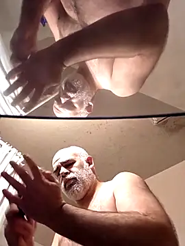 DeeBestEver online show from December 4, 10:40 pm