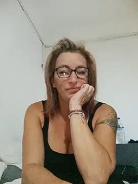 Snapshot of Fifi83Bell chatting on September 30, 7:30 pm Fifi83Bell online show from September 30, 7:30 pm