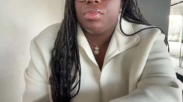 nanaisbackk online show from December 18, 9:59 am