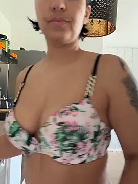 LaPetiteKim online show from October 21, 11:55 am