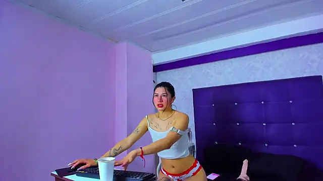 LeaMoreau22 online show from December 2, 12:32 pm