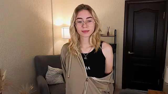 Snapshot of KatherineWill chatting on October 8, 7:50 am KatherineWill online show from October 8, 7:50 am