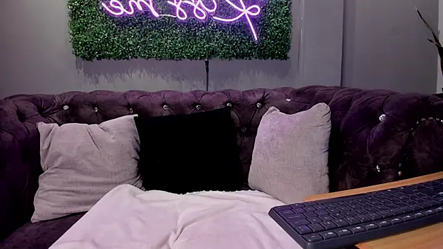 scarlettvelvet  online show from October 27, 6:01 pm