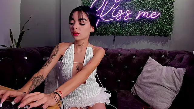 scarlettvelvet  online show from November 9, 1:42 pm