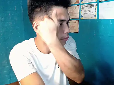 Cute Lucas online show from November 4, 5:01 pm