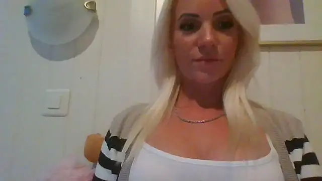 Snapshot of Jaira64 chatting on September 30, 4:45 pm Jaira64 online show from September 30, 4:45 pm
