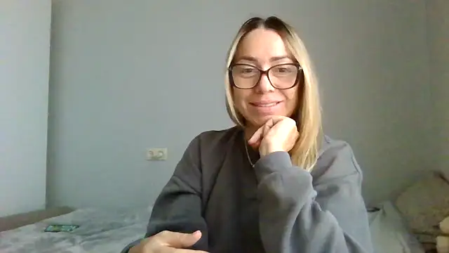 Snapshot of Kinky21 chatting on October 8, 9:40 am Kinky21 online show from October 8, 9:40 am