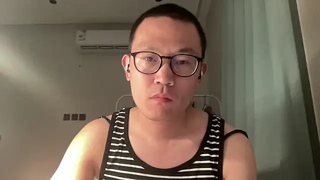 Snapshot of yewuzhibb chatting on October 2, 6:59 pm yewuzhibb online show from October 2, 6:59 pm
