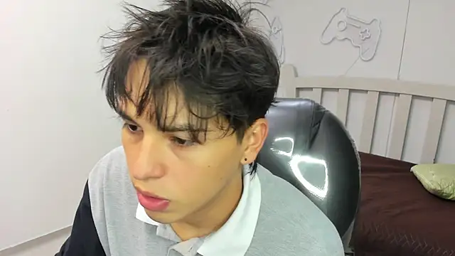 Snapshot of StiwenTwink chatting on October 1, 2:56 pm StiwenTwink online show from October 1, 2:56 pm