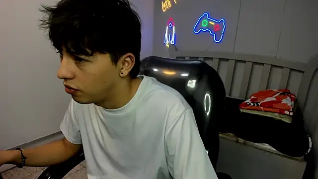 StiwenTwink online show from November 28, 1:36 pm