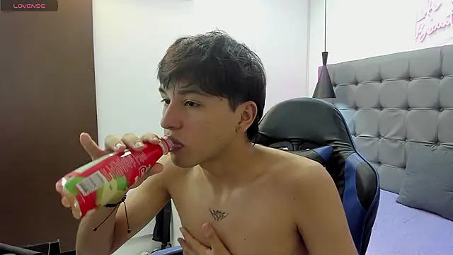 StiwenTwink online show from March 25, 1:39 pm