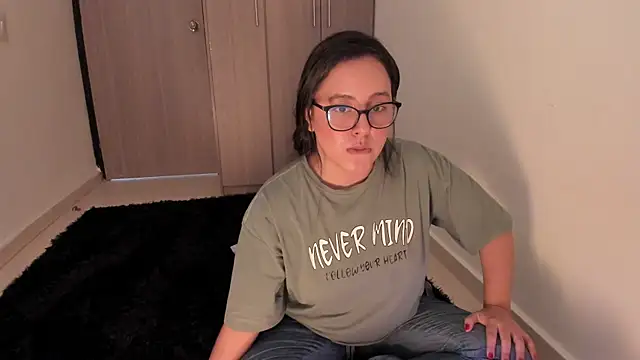 Snapshot of Venus_cat_ chatting on October 4, 8:40 pm Venus cat online show from October 4, 8:40 pm