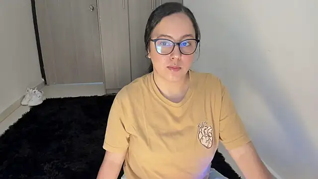 Snapshot of Venus_cat_ chatting on October 5, 2:59 pm Venus cat online show from October 5, 2:59 pm