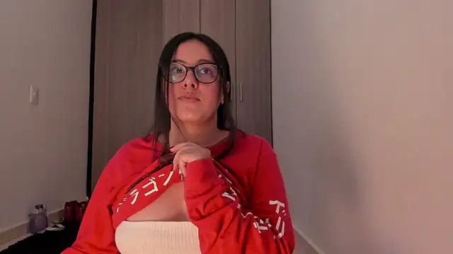 Snapshot of Venus_cat_ chatting on October 11, 9:02 pm Venus cat online show from October 11, 9:02 pm