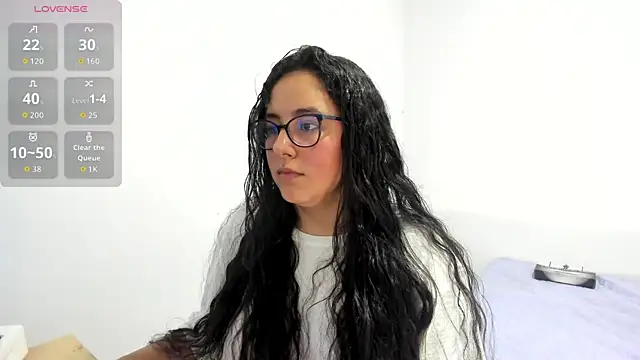 Snapshot of Venus_cat_ chatting on October 30, 8:31 pm Venus cat online show from October 30, 8:31 pm