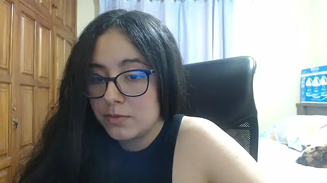 Snapshot of Venus_cat_ chatting on December 1, 1:10 am Venus cat online show from December 1, 1:10 am