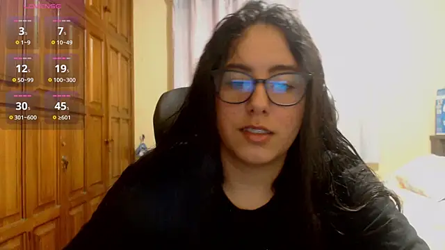 Snapshot of Venus_cat_ chatting on December 2, 9:43 pm Venus cat online show from December 2, 9:43 pm