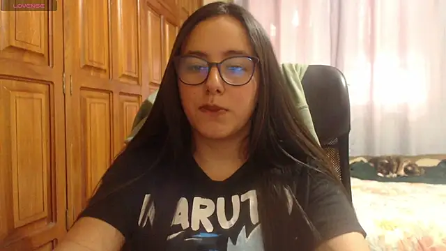 Snapshot of Venus_cat_ chatting on December 13, 8:36 pm Venus cat online show from December 13, 8:36 pm