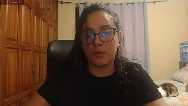 Snapshot of Venus_cat_ chatting on December 18, 4:18 am Venus cat online show from December 18, 4:18 am