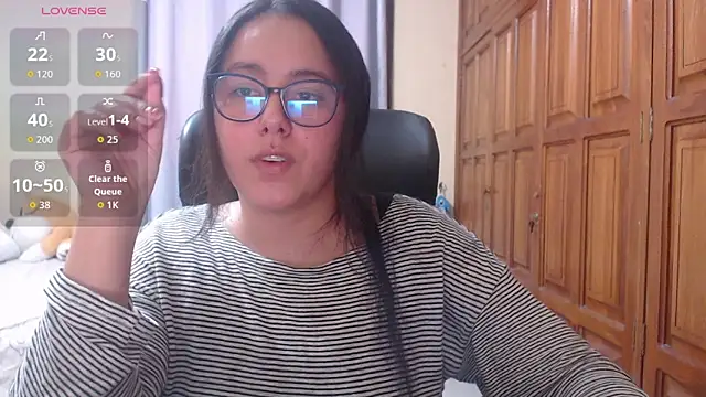 Snapshot of Venus_cat_ chatting on January 10, 2:46 am Venus cat online show from January 10, 2:46 am