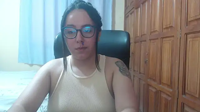 Snapshot of Venus_cat_ chatting on January 12, 3:23 am Venus cat online show from January 12, 3:23 am