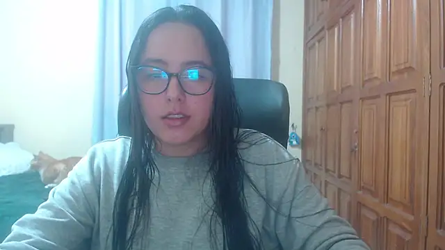 Snapshot of Venus_cat_ chatting on January 17, 5:23 am Venus cat online show from January 17, 5:23 am