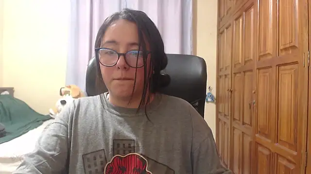 Snapshot of Venus_cat_ chatting on February 6, 12:26 am Venus cat online show from February 6, 12:26 am