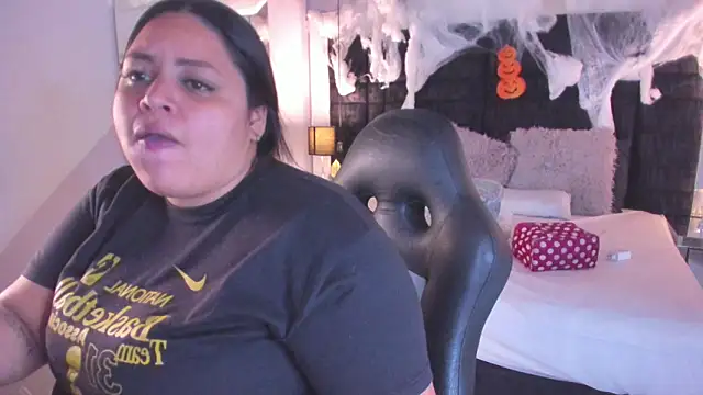 MayaCurvy online show from November 2, 4:15 am