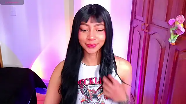 Snapshot of emma_web_ chatting on October 3, 3:20 pm emma web online show from October 3, 3:20 pm