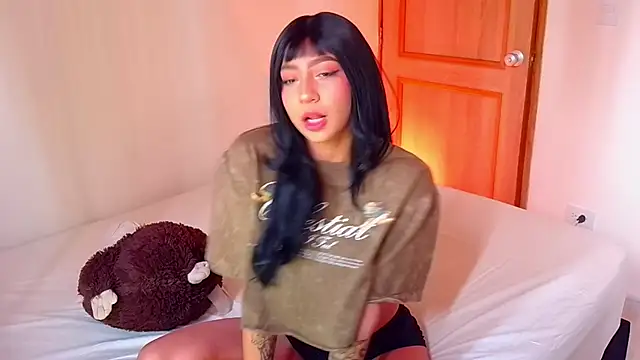 Snapshot of emma_web_ chatting on October 23, 3:33 pm emma web online show from October 23, 3:33 pm