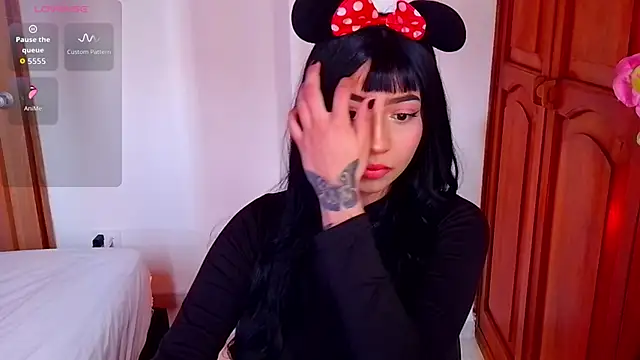 Snapshot of emma_web_ chatting on November 11, 3:12 pm emma web online show from November 11, 3:12 pm