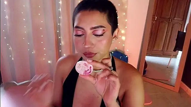 Snapshot of emma_web_ chatting on March 5, 5:09 pm emma web online show from March 5, 5:09 pm