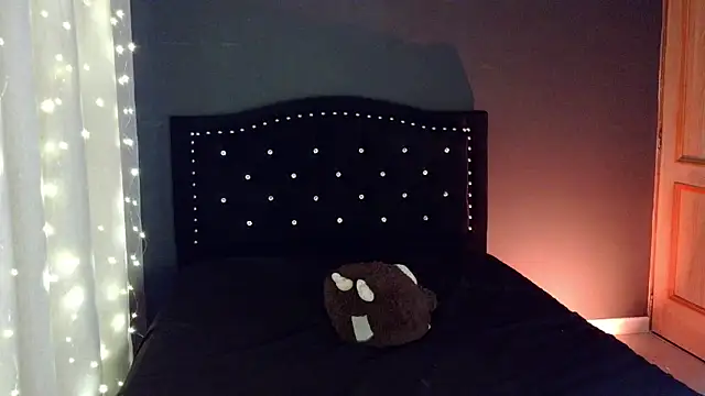 Snapshot of emma_web_ chatting on April 6, 4:52 pm emma web online show from April 6, 4:52 pm