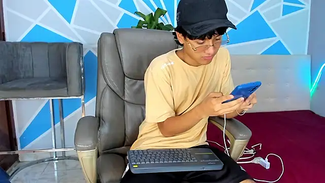 Snapshot of ELCHINO_69 chatting on October 6, 6:05 pm ELCHINO 69 online show from October 6, 6:05 pm