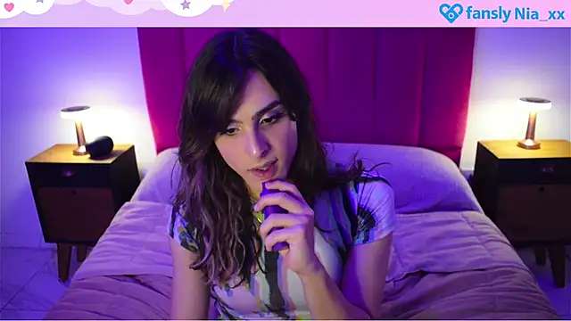 Snapshot of estrogen_nia chatting on October 5, 12:09 am estrogen nia online show from October 5, 12:09 am