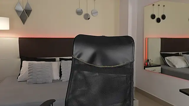 DanteeStone online show from October 2, 8:27 pm