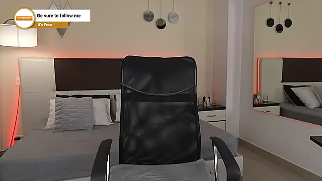 DanteeStone online show from October 17, 8:33 pm