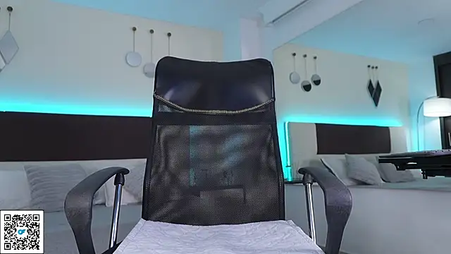 DanteeStone online show from May 1, 3:27 pm