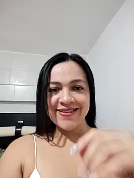 Snapshot of LindaSalo33 chatting on October 2, 2:40 am LindaSalo33 online show from October 2, 2:40 am